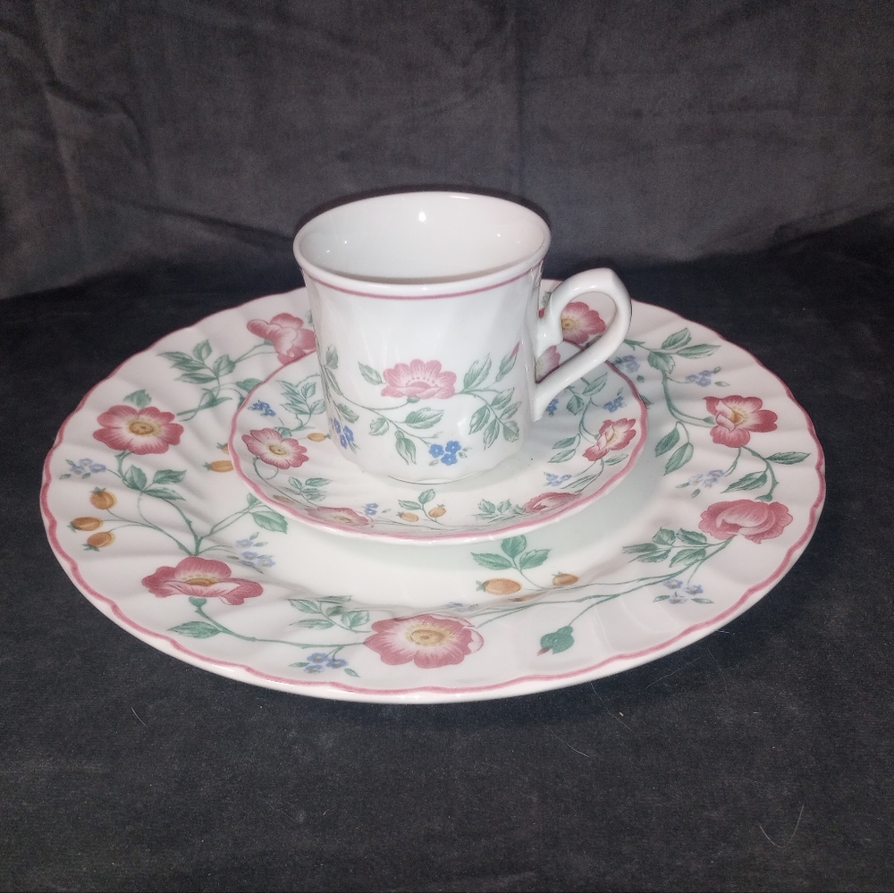 Vintage Churchill Briar Rose 3 Piece Set in Box